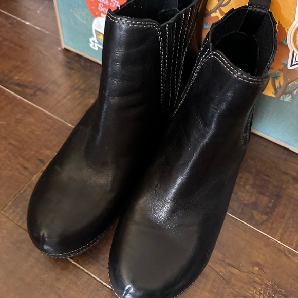 Kelsi Dagger booties - Picture 6 of 10